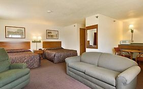 Wamego Inn & Suites